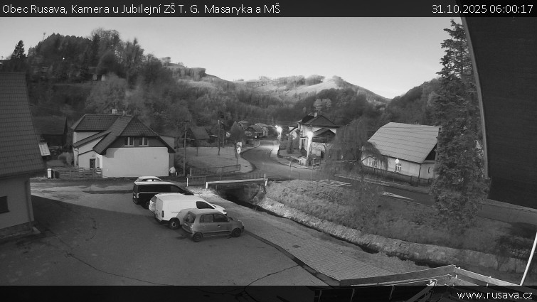 Obec Rusava - Kamera u Jubilejní ZŠ T. G. Masaryka a MŠ - 31.10.2025 v 06:00 Obec Rusava - Kamera u Jubilejní ZŠ T. G. Masaryka a MŠ - 31.10.2025 v 06:00