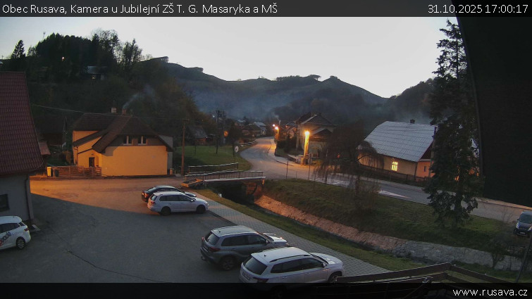 Obec Rusava - Kamera u Jubilejní ZŠ T. G. Masaryka a MŠ - 31.10.2025 v 17:00