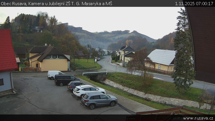Obec Rusava - Kamera u Jubilejní ZŠ T. G. Masaryka a MŠ - 1.11.2025 v 07:00 Obec Rusava - Kamera u Jubilejní ZŠ T. G. Masaryka a MŠ - 1.11.2025 v 07:00