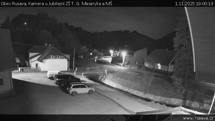 Obec Rusava - Kamera u Jubilejní ZŠ T. G. Masaryka a MŠ - 1.11.2025 v 19:00 Obec Rusava - Kamera u Jubilejní ZŠ T. G. Masaryka a MŠ - 1.11.2025 v 19:00