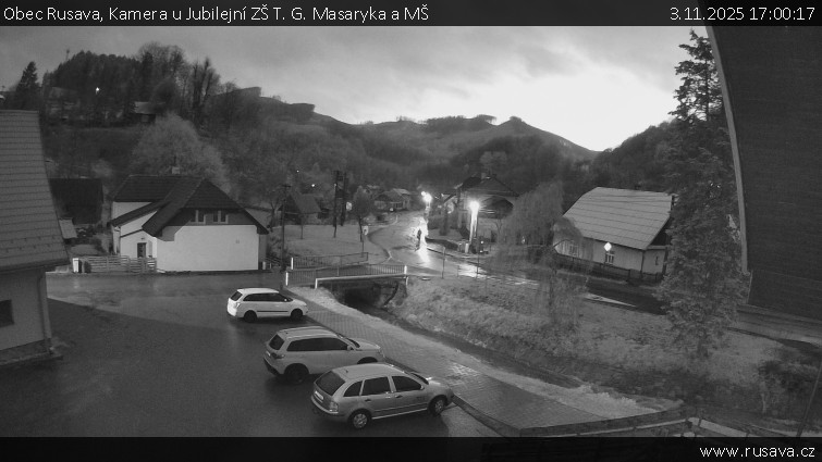 Obec Rusava - Kamera u Jubilejní ZŠ T. G. Masaryka a MŠ - 3.11.2025 v 17:00