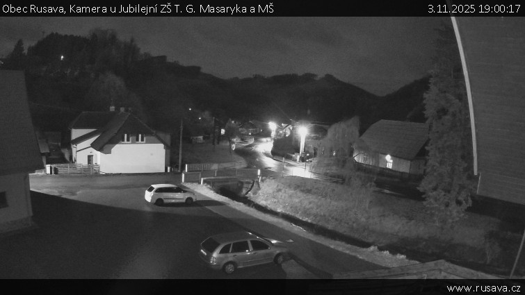 Obec Rusava - Kamera u Jubilejní ZŠ T. G. Masaryka a MŠ - 3.11.2025 v 19:00