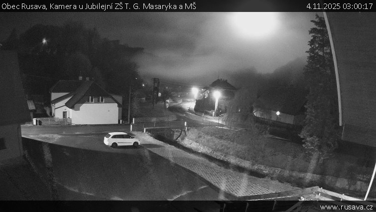 Obec Rusava - Kamera u Jubilejní ZŠ T. G. Masaryka a MŠ - 4.11.2025 v 03:00