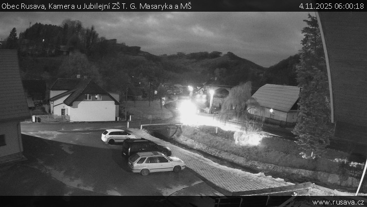 Obec Rusava - Kamera u Jubilejní ZŠ T. G. Masaryka a MŠ - 4.11.2025 v 06:00