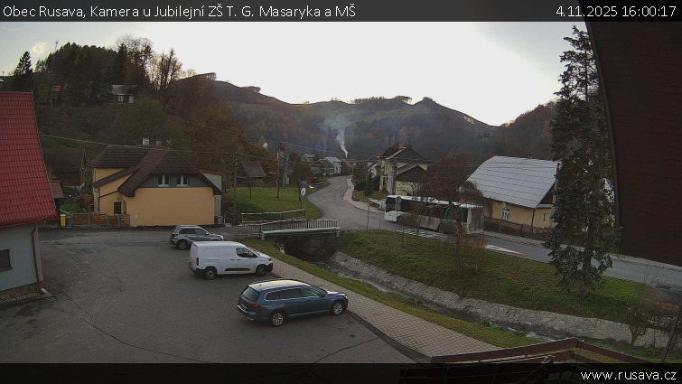 Obec Rusava - Kamera u Jubilejní ZŠ T. G. Masaryka a MŠ - 4.11.2025 v 16:00