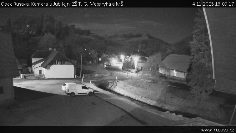 Obec Rusava - Kamera u Jubilejní ZŠ T. G. Masaryka a MŠ - 4.11.2025 v 18:00