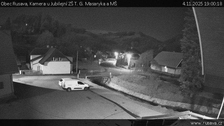 Obec Rusava - Kamera u Jubilejní ZŠ T. G. Masaryka a MŠ - 4.11.2025 v 19:00