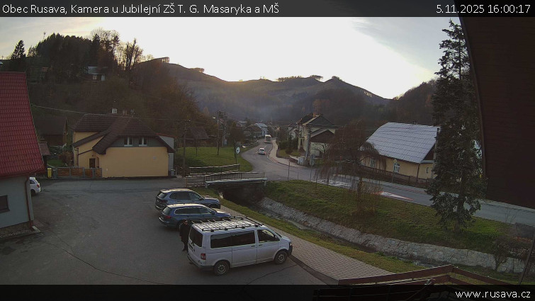 Obec Rusava - Kamera u Jubilejní ZŠ T. G. Masaryka a MŠ - 5.11.2025 v 16:00