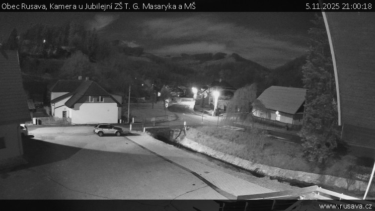 Obec Rusava - Kamera u Jubilejní ZŠ T. G. Masaryka a MŠ - 5.11.2025 v 21:00