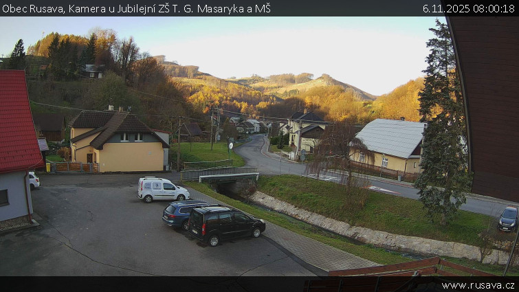 Obec Rusava - Kamera u Jubilejní ZŠ T. G. Masaryka a MŠ - 6.11.2025 v 08:00