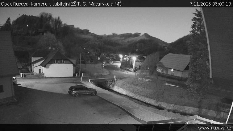 Obec Rusava - Kamera u Jubilejní ZŠ T. G. Masaryka a MŠ - 7.11.2025 v 06:00