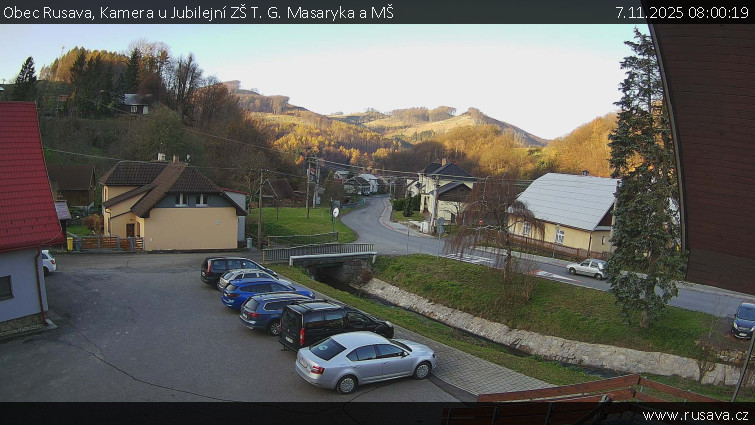 Obec Rusava - Kamera u Jubilejní ZŠ T. G. Masaryka a MŠ - 7.11.2025 v 08:00