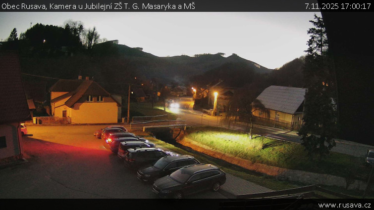 Obec Rusava - Kamera u Jubilejní ZŠ T. G. Masaryka a MŠ - 7.11.2025 v 17:00