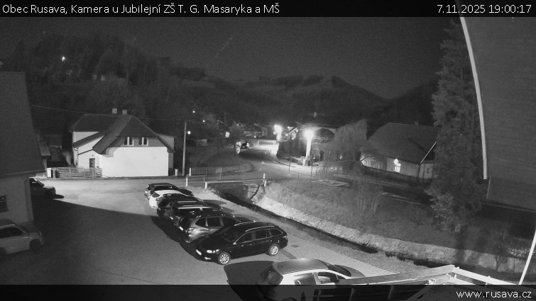 Obec Rusava - Kamera u Jubilejní ZŠ T. G. Masaryka a MŠ - 7.11.2025 v 19:00