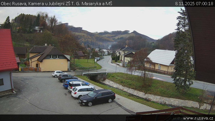 Obec Rusava - Kamera u Jubilejní ZŠ T. G. Masaryka a MŠ - 8.11.2025 v 07:00