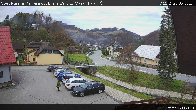 Obec Rusava - Kamera u Jubilejní ZŠ T. G. Masaryka a MŠ - 8.11.2025 v 08:00