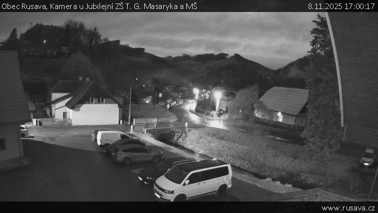 Obec Rusava - Kamera u Jubilejní ZŠ T. G. Masaryka a MŠ - 8.11.2025 v 17:00