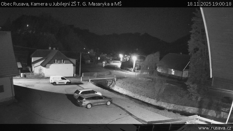 Obec Rusava - Kamera u Jubilejní ZŠ T. G. Masaryka a MŠ - 18.11.2025 v 19:00