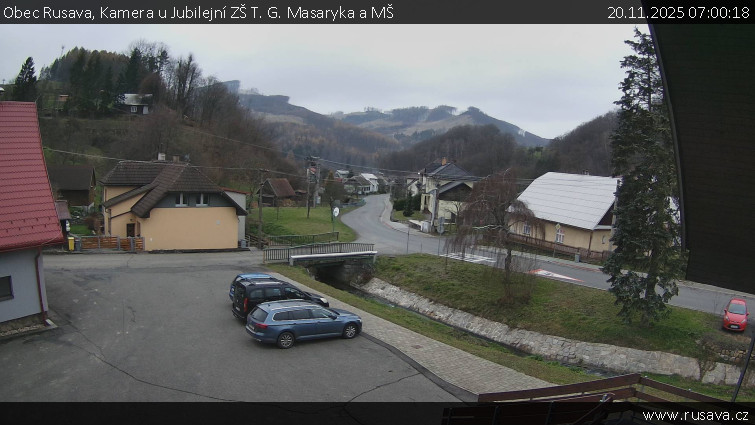 Obec Rusava - Kamera u Jubilejní ZŠ T. G. Masaryka a MŠ - 20.11.2025 v 07:00