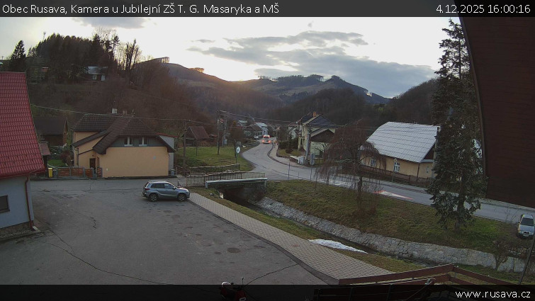 Obec Rusava - Kamera u Jubilejní ZŠ T. G. Masaryka a MŠ - 4.12.2025 v 16:00