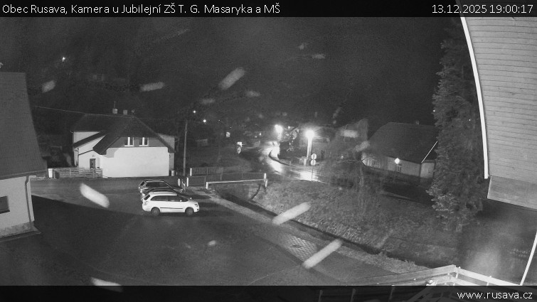 Obec Rusava - Kamera u Jubilejní ZŠ T. G. Masaryka a MŠ - 13.12.2025 v 19:00