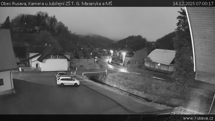 Obec Rusava - Kamera u Jubilejní ZŠ T. G. Masaryka a MŠ - 14.12.2025 v 07:00