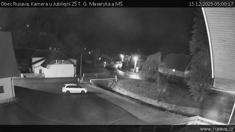 Obec Rusava - Kamera u Jubilejní ZŠ T. G. Masaryka a MŠ - 15.12.2025 v 05:00
