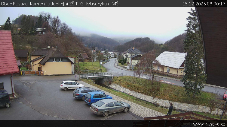 Obec Rusava - Kamera u Jubilejní ZŠ T. G. Masaryka a MŠ - 15.12.2025 v 08:00