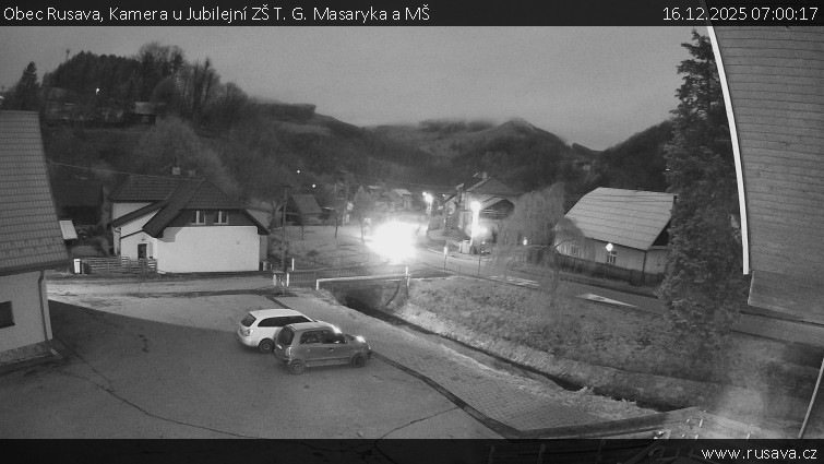 Obec Rusava - Kamera u Jubilejní ZŠ T. G. Masaryka a MŠ - 16.12.2025 v 07:00
