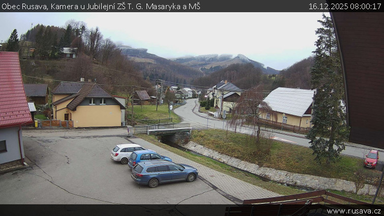Obec Rusava - Kamera u Jubilejní ZŠ T. G. Masaryka a MŠ - 16.12.2025 v 08:00