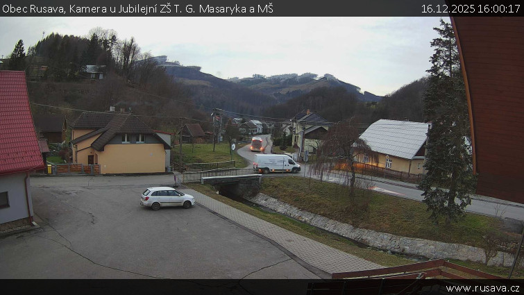 Obec Rusava - Kamera u Jubilejní ZŠ T. G. Masaryka a MŠ - 16.12.2025 v 16:00