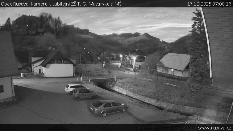 Obec Rusava - Kamera u Jubilejní ZŠ T. G. Masaryka a MŠ - 17.12.2025 v 07:00