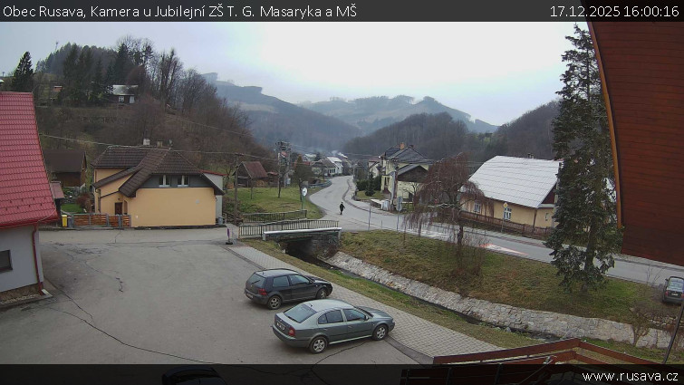 Obec Rusava - Kamera u Jubilejní ZŠ T. G. Masaryka a MŠ - 17.12.2025 v 16:00