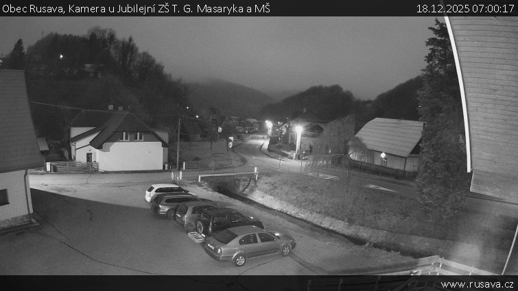 Obec Rusava - Kamera u Jubilejní ZŠ T. G. Masaryka a MŠ - 18.12.2025 v 07:00