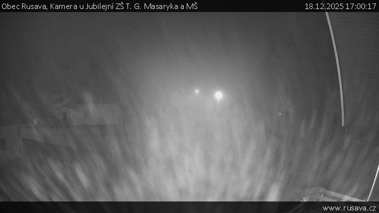 Obec Rusava - Kamera u Jubilejní ZŠ T. G. Masaryka a MŠ - 18.12.2025 v 17:00
