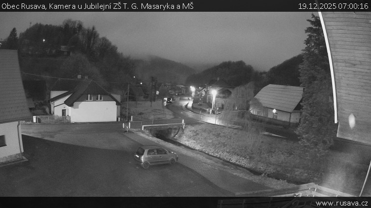 Obec Rusava - Kamera u Jubilejní ZŠ T. G. Masaryka a MŠ - 19.12.2025 v 07:00