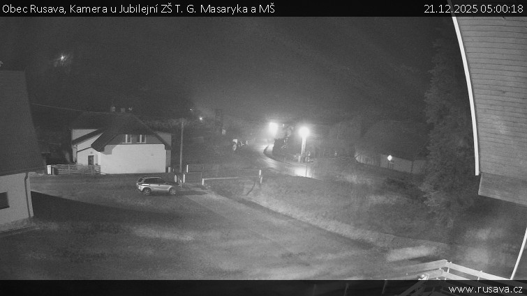 Obec Rusava - Kamera u Jubilejní ZŠ T. G. Masaryka a MŠ - 21.12.2025 v 05:00