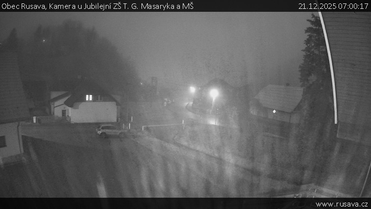 Obec Rusava - Kamera u Jubilejní ZŠ T. G. Masaryka a MŠ - 21.12.2025 v 07:00