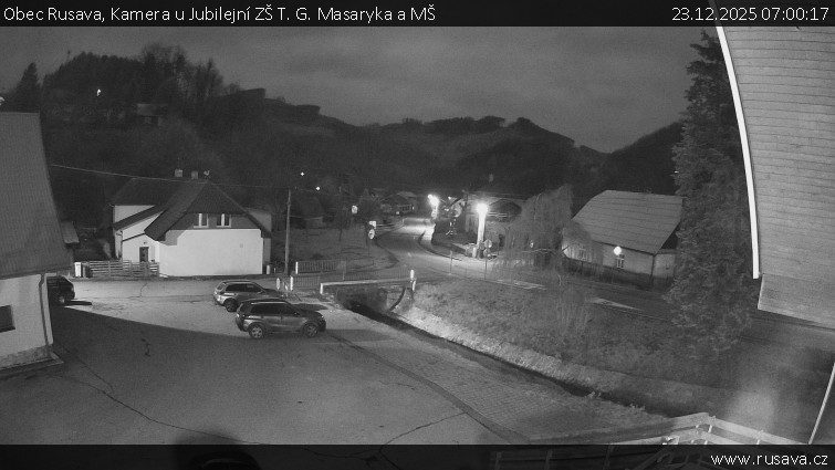Obec Rusava - Kamera u Jubilejní ZŠ T. G. Masaryka a MŠ - 23.12.2025 v 07:00