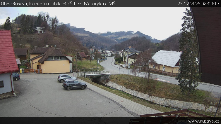 Obec Rusava - Kamera u Jubilejní ZŠ T. G. Masaryka a MŠ - 25.12.2025 v 08:00