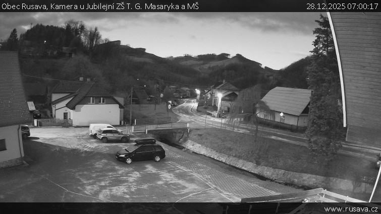 Obec Rusava - Kamera u Jubilejní ZŠ T. G. Masaryka a MŠ - 28.12.2025 v 07:00