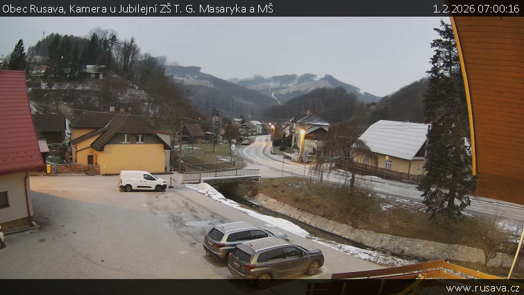 Obec Rusava - Kamera u Jubilejní ZŠ T. G. Masaryka a MŠ - 1.2.2026 v 07:00