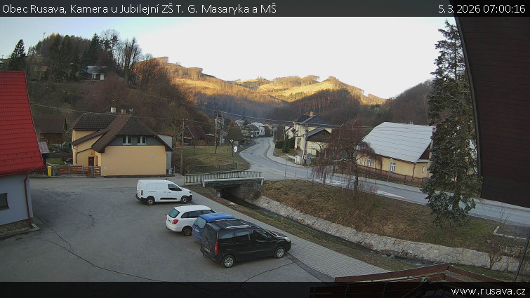 Obec Rusava - Kamera u Jubilejní ZŠ T. G. Masaryka a MŠ - 5.3.2026 v 07:00