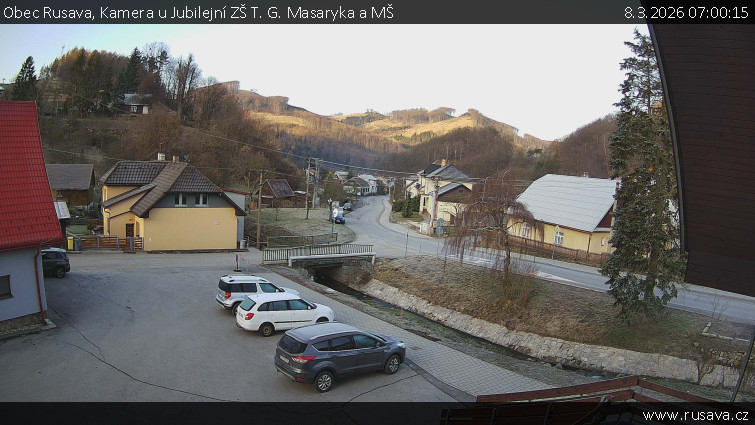 Obec Rusava - Kamera u Jubilejní ZŠ T. G. Masaryka a MŠ - 8.3.2026 v 07:00