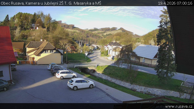 Obec Rusava - Kamera u Jubilejní ZŠ T. G. Masaryka a MŠ - 19.4.2026 v 07:00