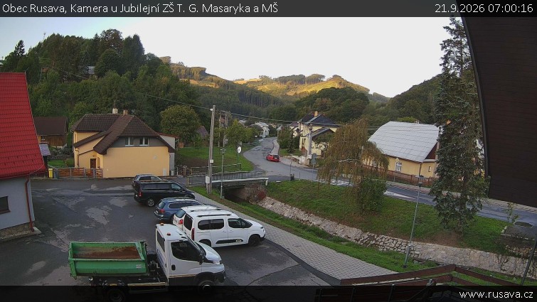Obec Rusava - Kamera u Jubilejní ZŠ T. G. Masaryka a MŠ - 21.9.2026 v 07:00