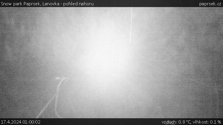 Snow park Paprsek - Lanovka - pohled nahoru - 17.4.2024 v 01:00