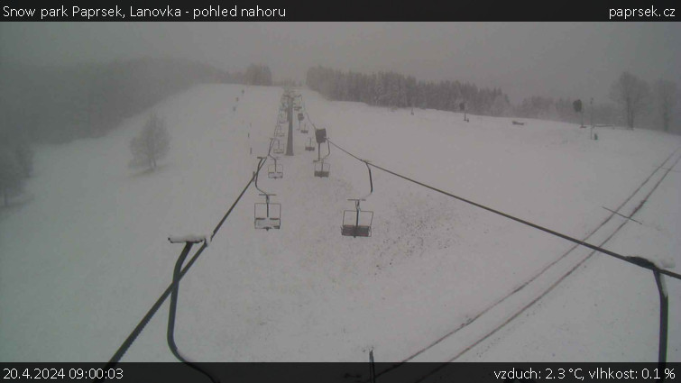 Snow park Paprsek - Lanovka - pohled nahoru - 20.4.2024 v 09:00