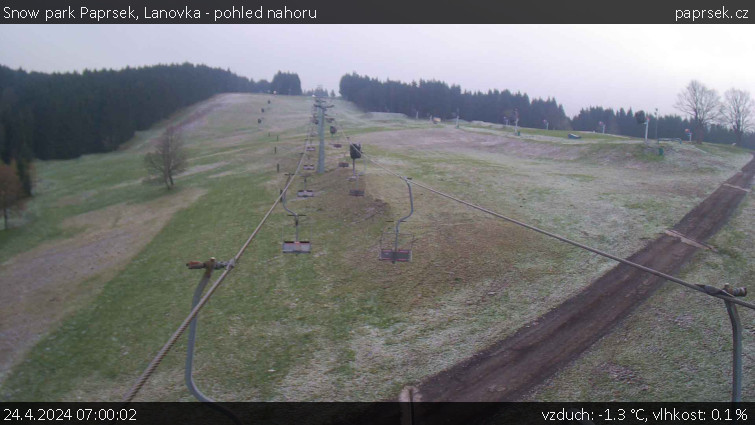 Snow park Paprsek - Lanovka - pohled nahoru - 24.4.2024 v 07:00
