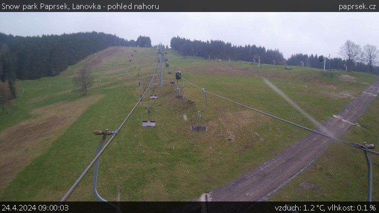 Snow park Paprsek - Lanovka - pohled nahoru - 24.4.2024 v 09:00